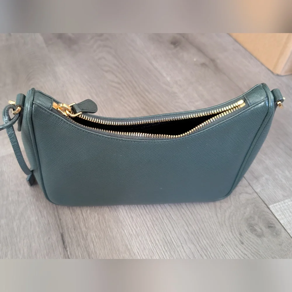 Prada Green Leather Women's Bag - Picture 2 of 6